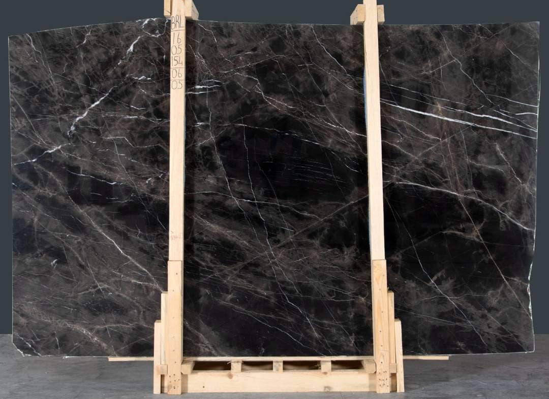 Bruno Perla Polished marble slab in Black