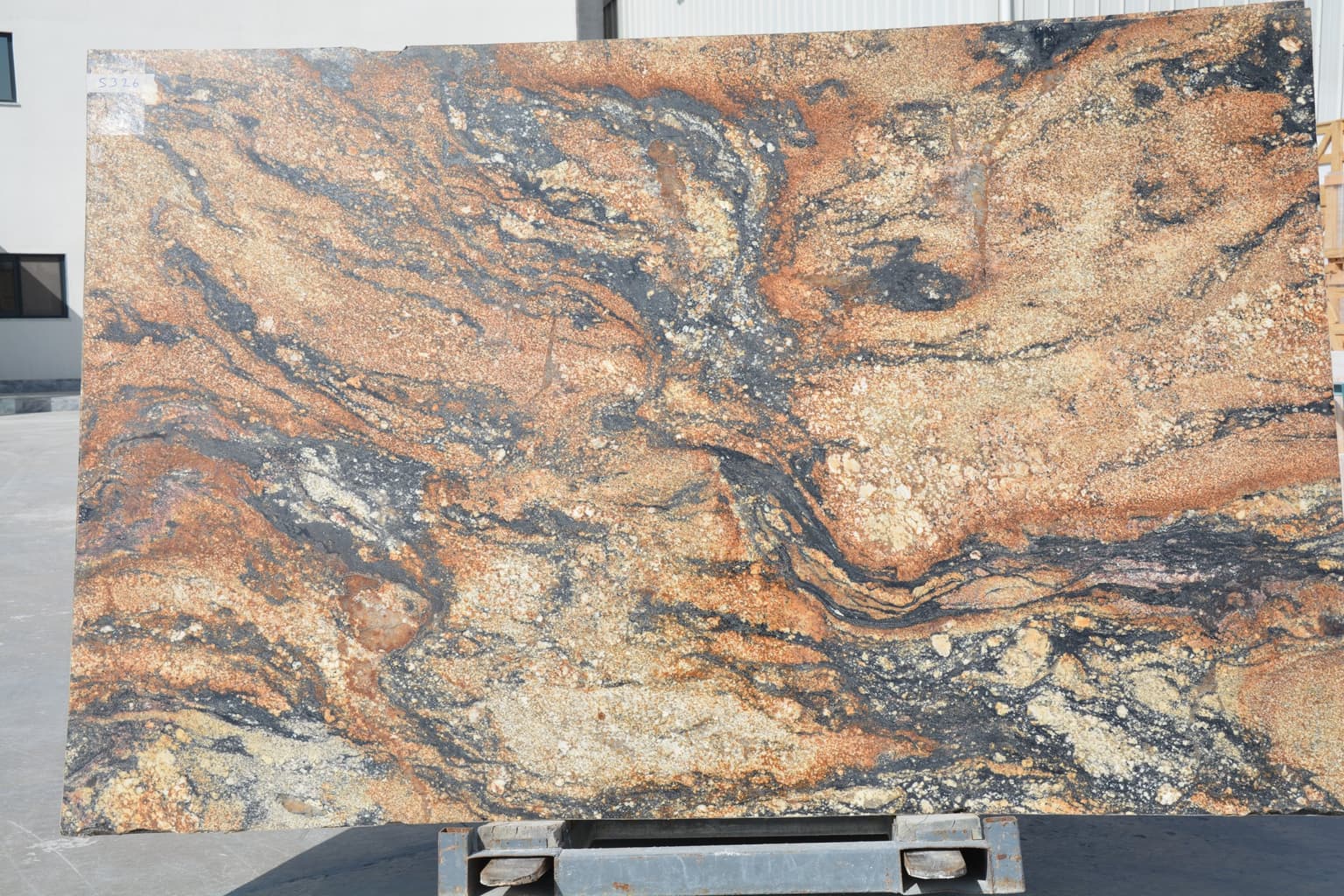 Magma Gold polished marble slab in Multicolor