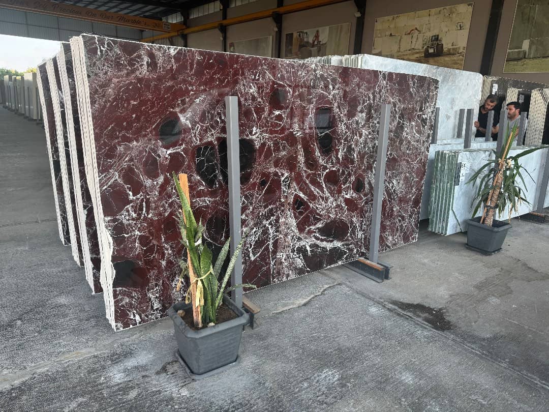 ROSSO LEVANTO Polished marble slab in Red